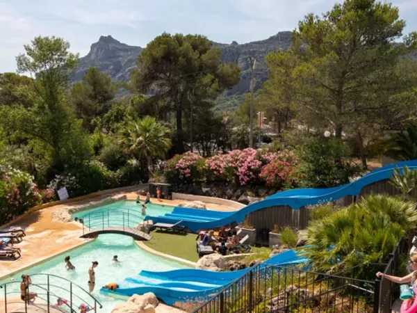 Complexe de piscines au camping Roan Domaine de la Noguière.