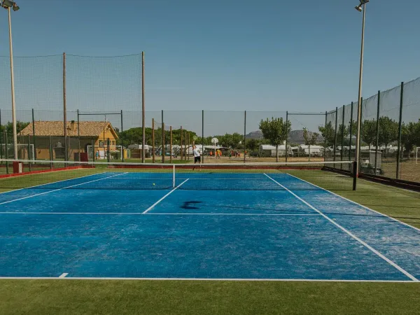 Terrains de tennis au camping Roan Playa Brava.